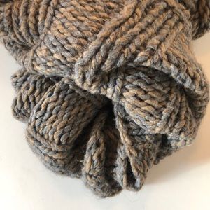 Loop scarf by Portolano